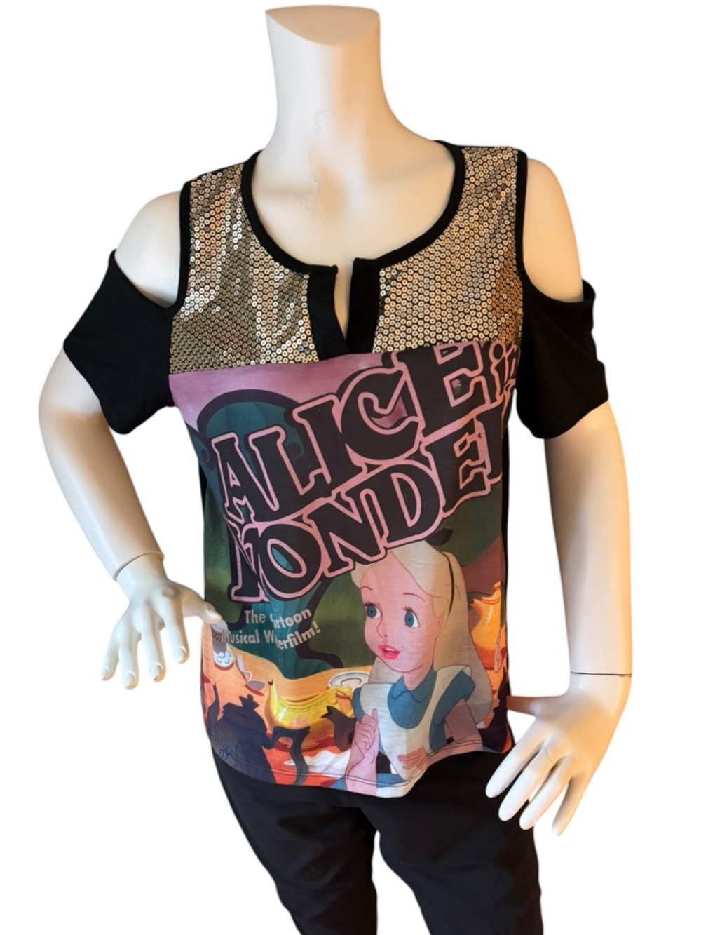 Disney’s Alice in Wonderland Print Black Cut-Out T-Shirt w Sequins, M